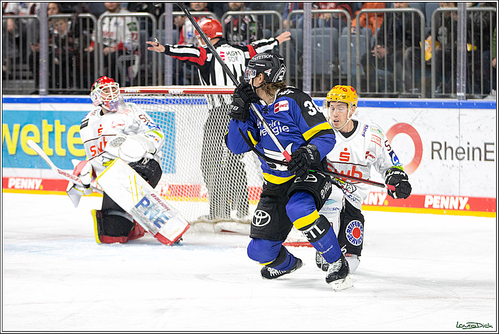 PENNY DEL; Koelner Haie- Fishtown Pinguins Bremerhaven; Koeln, 23.11.2021